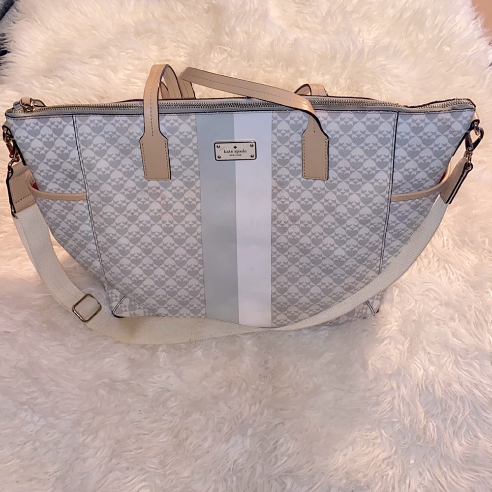 KATE SPADE EXTRA LARGE GRAY/ WHITE COATED CANVAS OVERNIGHT STYLE TOTE